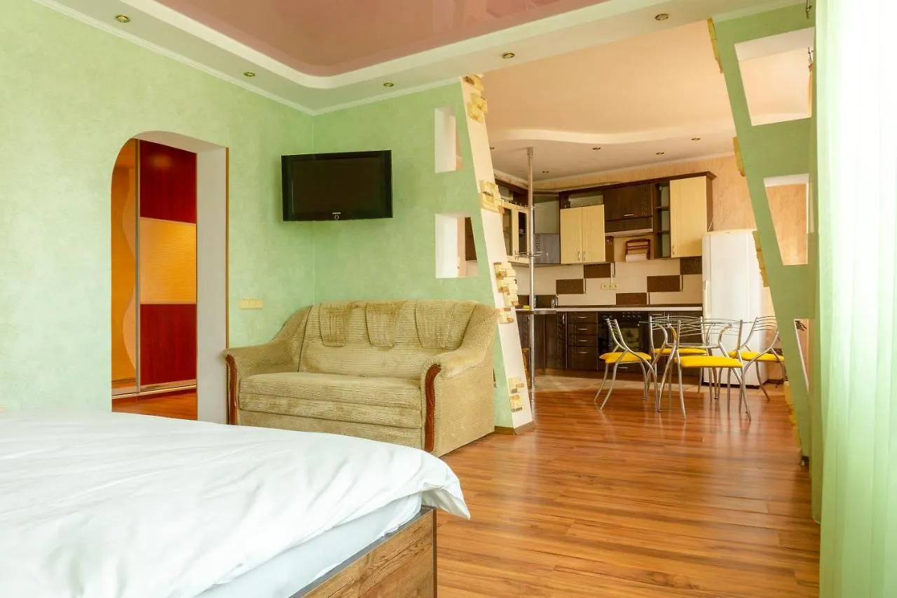 Big Studio Apartment Near River Mall 基輔