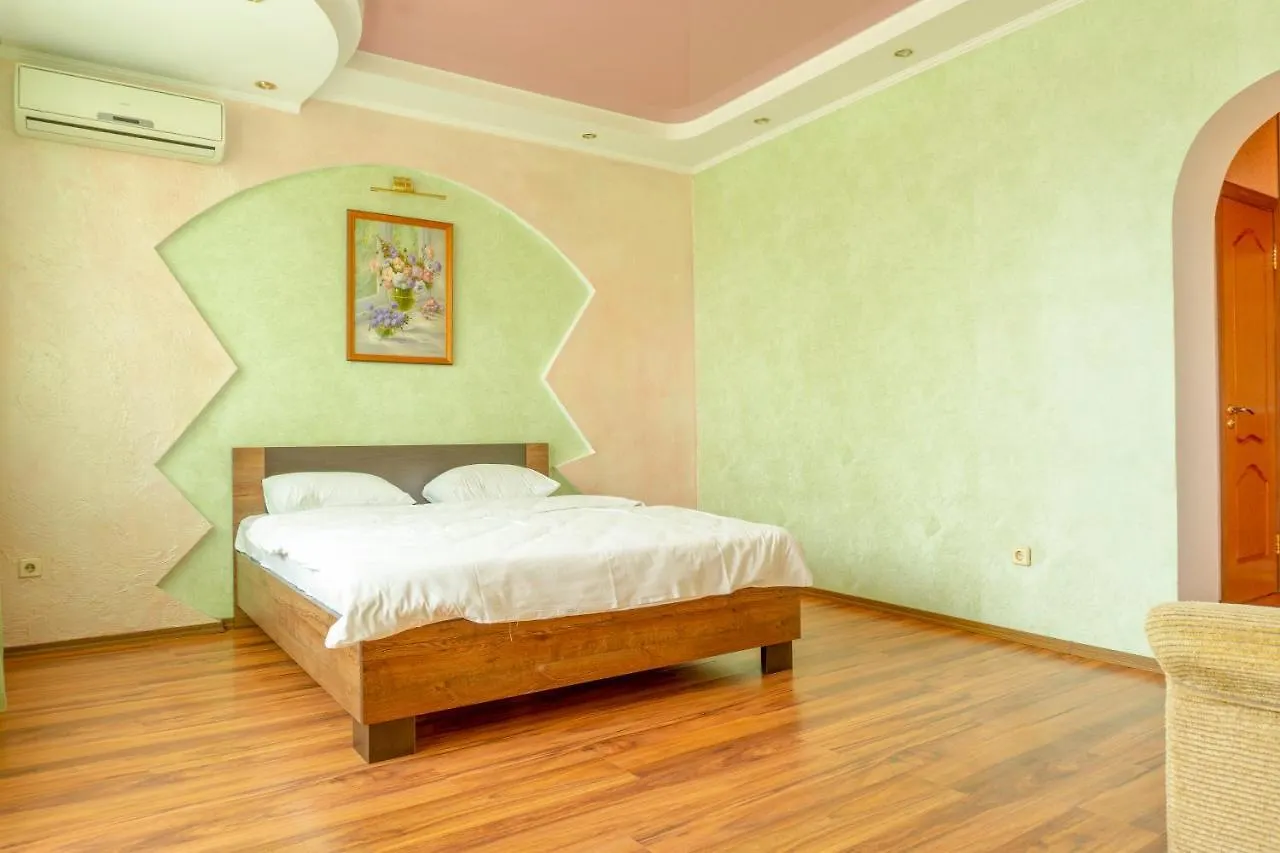 Big Studio Apartment Near River Mall Kijev